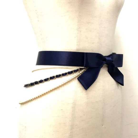 CHANEL fits like a small and it is adjustable with 3 snaps - Picture 2 of 13